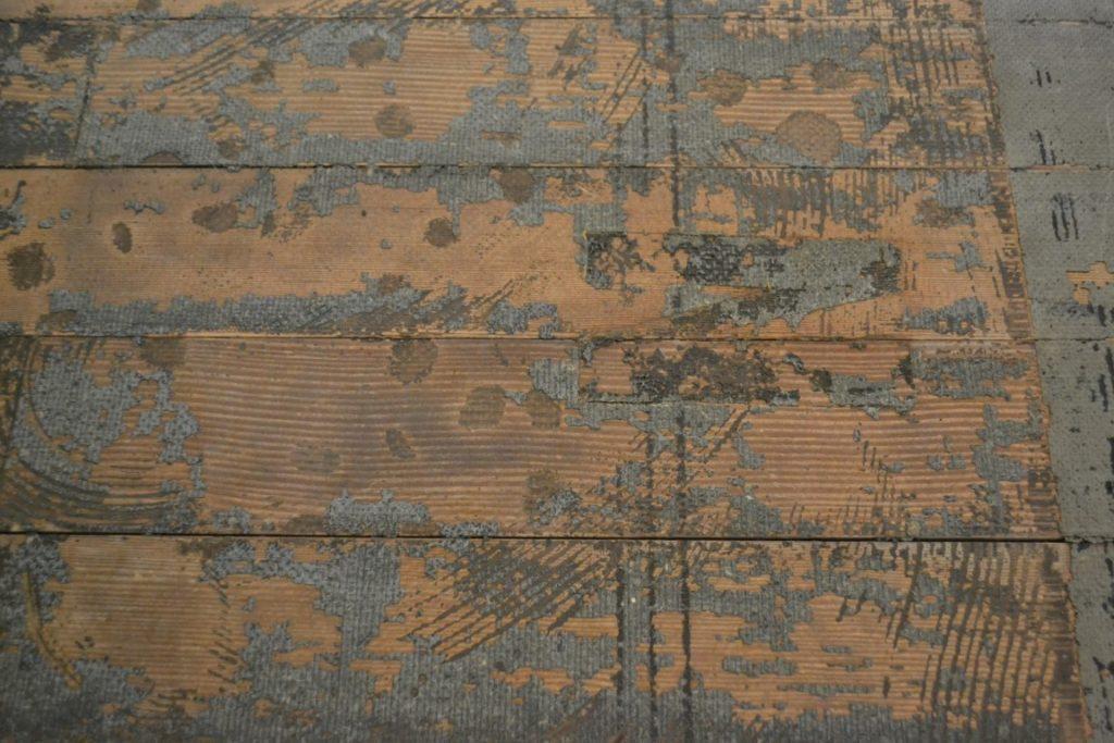 αφαίρεση κόλας με συντήρηση και τρίψιμο γυάλισμα