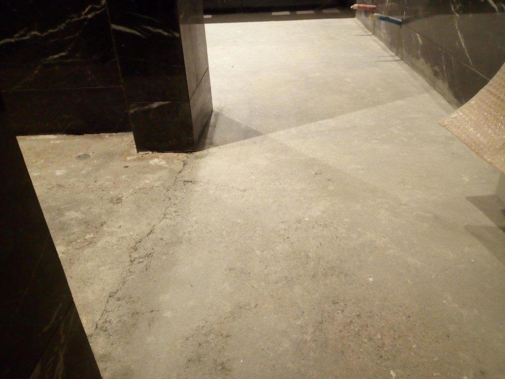 προετοιμασία τσιμεντοκονίας πριν την εφαρμογή του ξύλινου δαπέδου deck