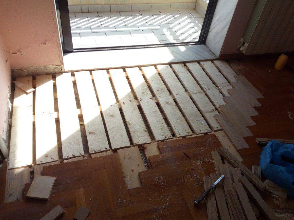 Αλλαγή χαλασμένου ξύλινου πατώματος