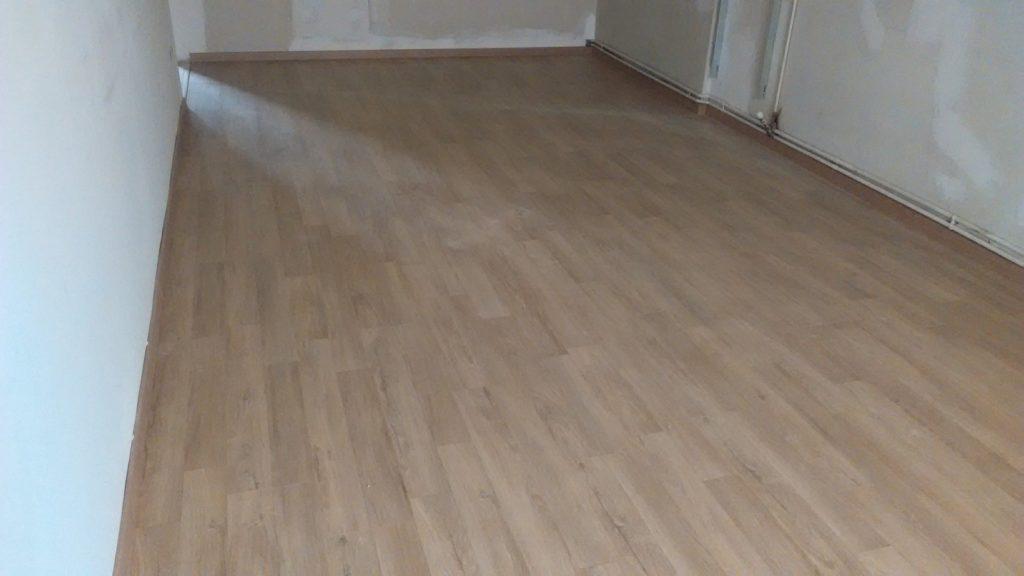 Laminate Πάτωμα επάνω σε παλαιό πάτωμα σε οικία στους Αμπελόκηπους Θεσσαλονίκης