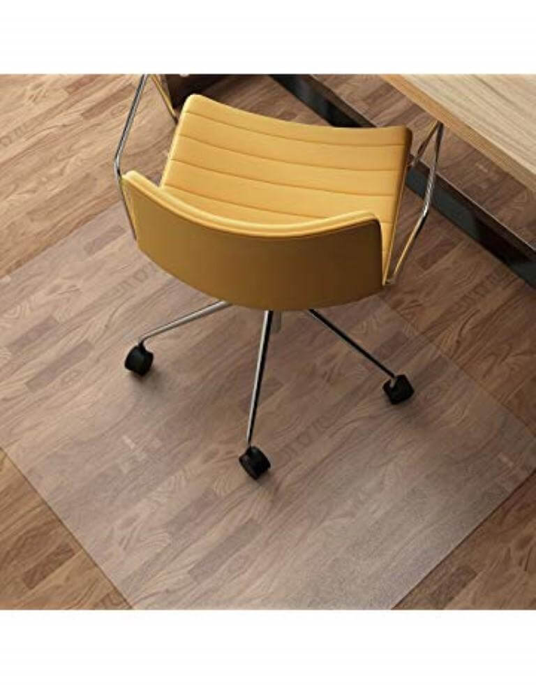 τοποθέτηση ειδικής πλαστικής μεμβράνης σε καρέκλα γραφείου με δάπεδο λαμινειτ