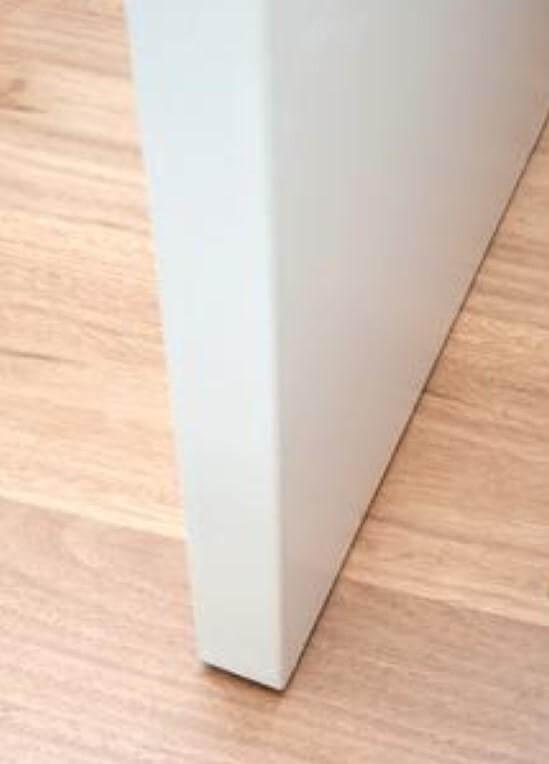 κόψιμο ή ρύθμιση πόρτας για διάκενο από το πάτωμα