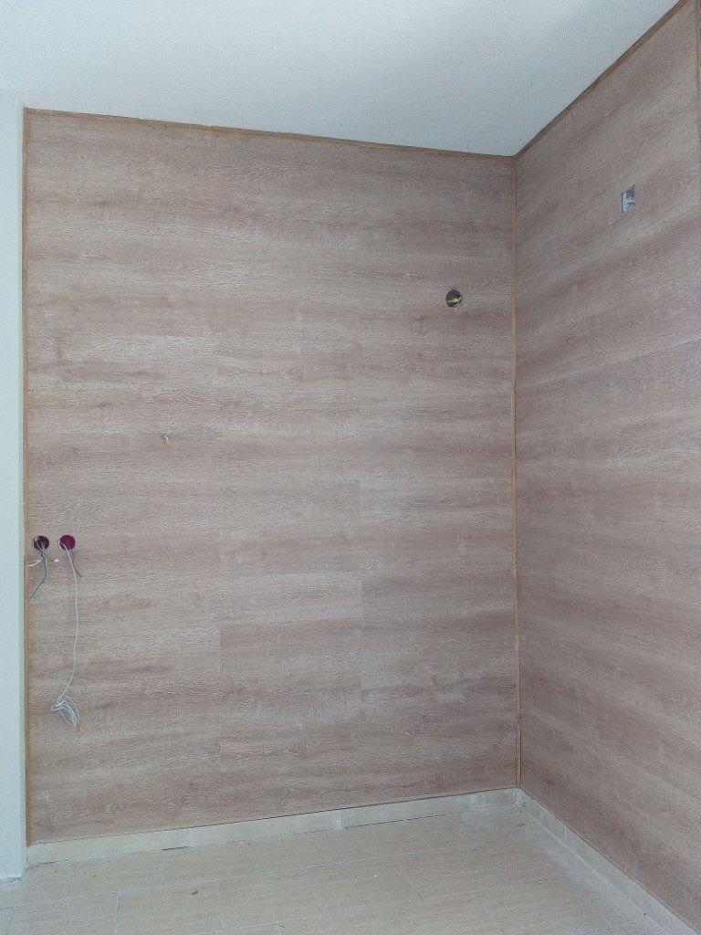 κάλυψη κάθετης επιφανείας με laminate