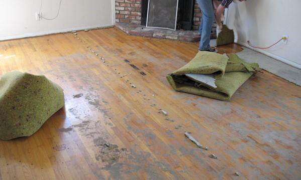 αποκάλυψη παλαιού ξύλινου πατώματος