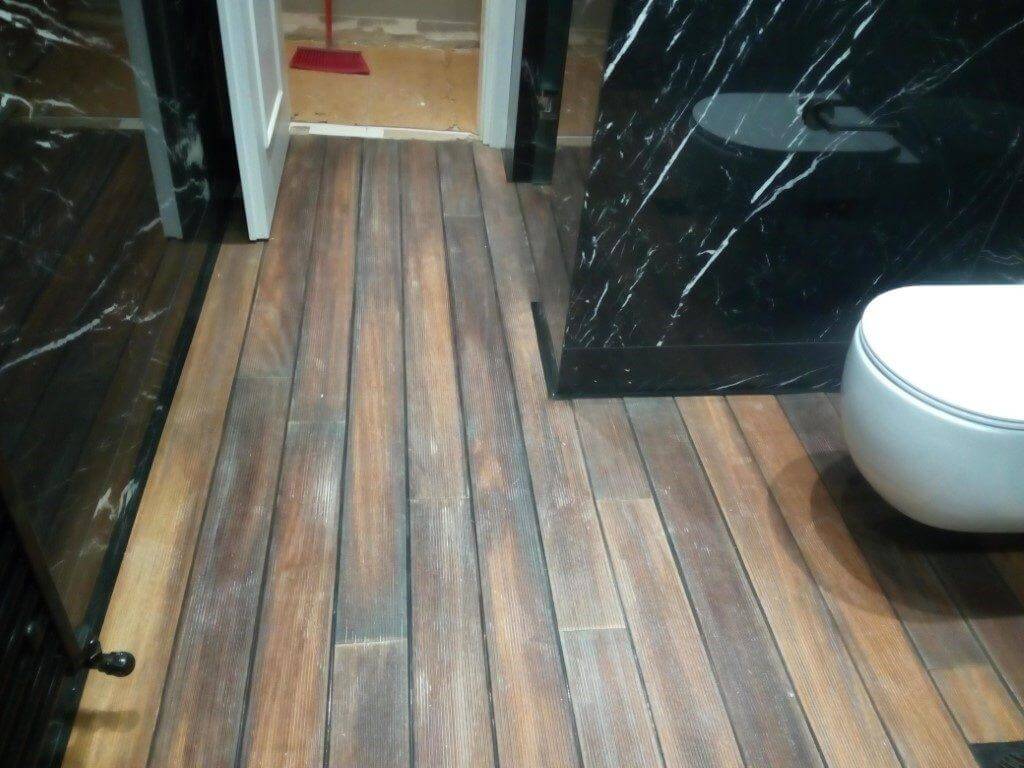 επένδυση δαπέδου μπάνιου με deck