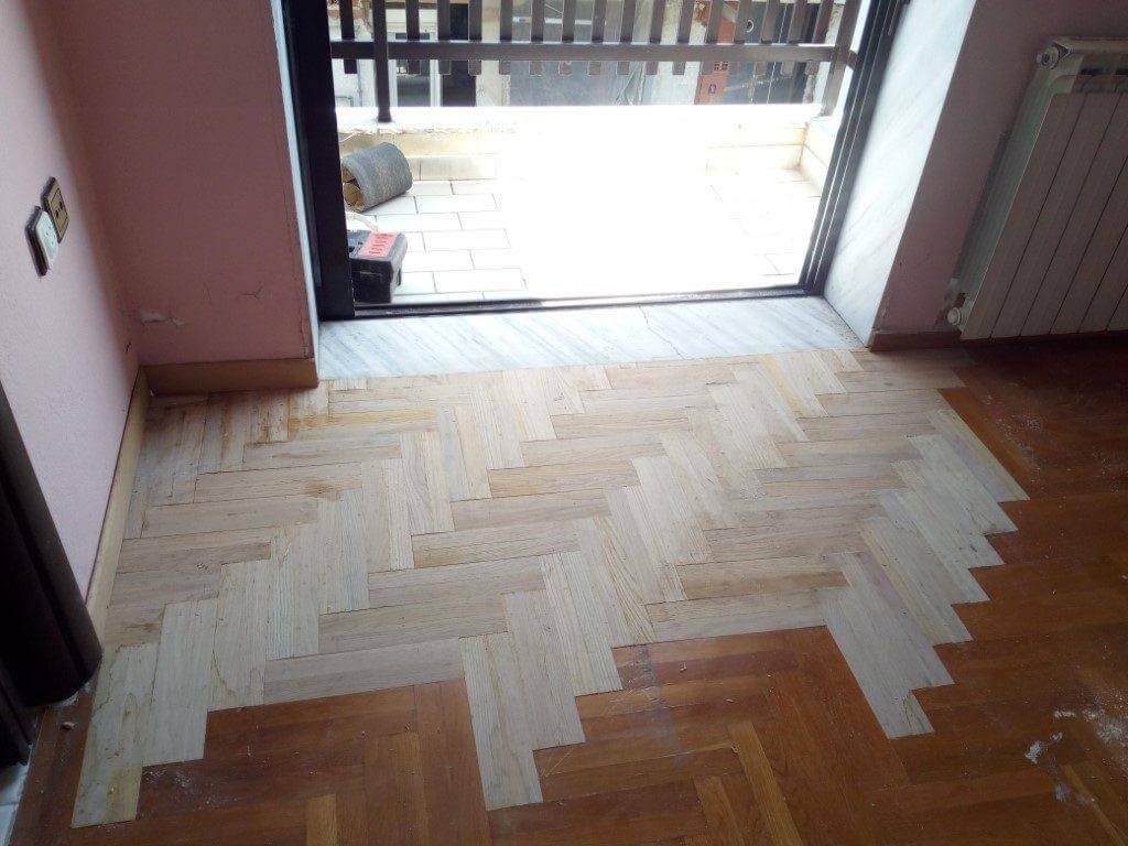 αντικατάσταση χαλασμένων παρκέτων από τον ειδικό τεχνίτη πατωματζή
